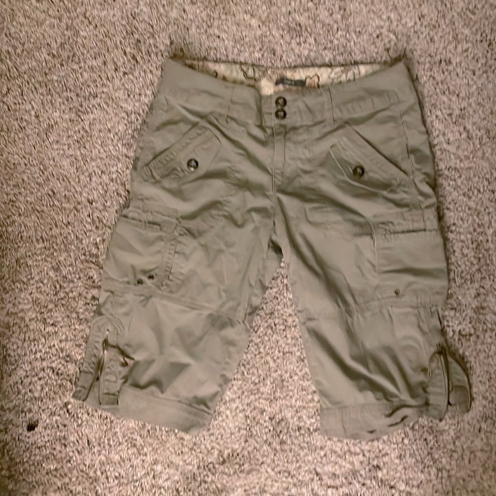 Green/grey apt9 cargo shorts rarely worn size 8